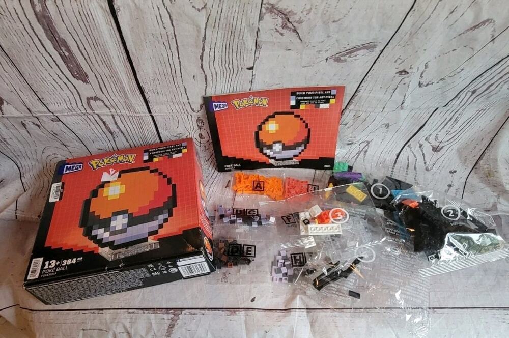 Mega Bloks Pokemon Classic Poke Ball Pixel Art, 384 Pieces New Open Box